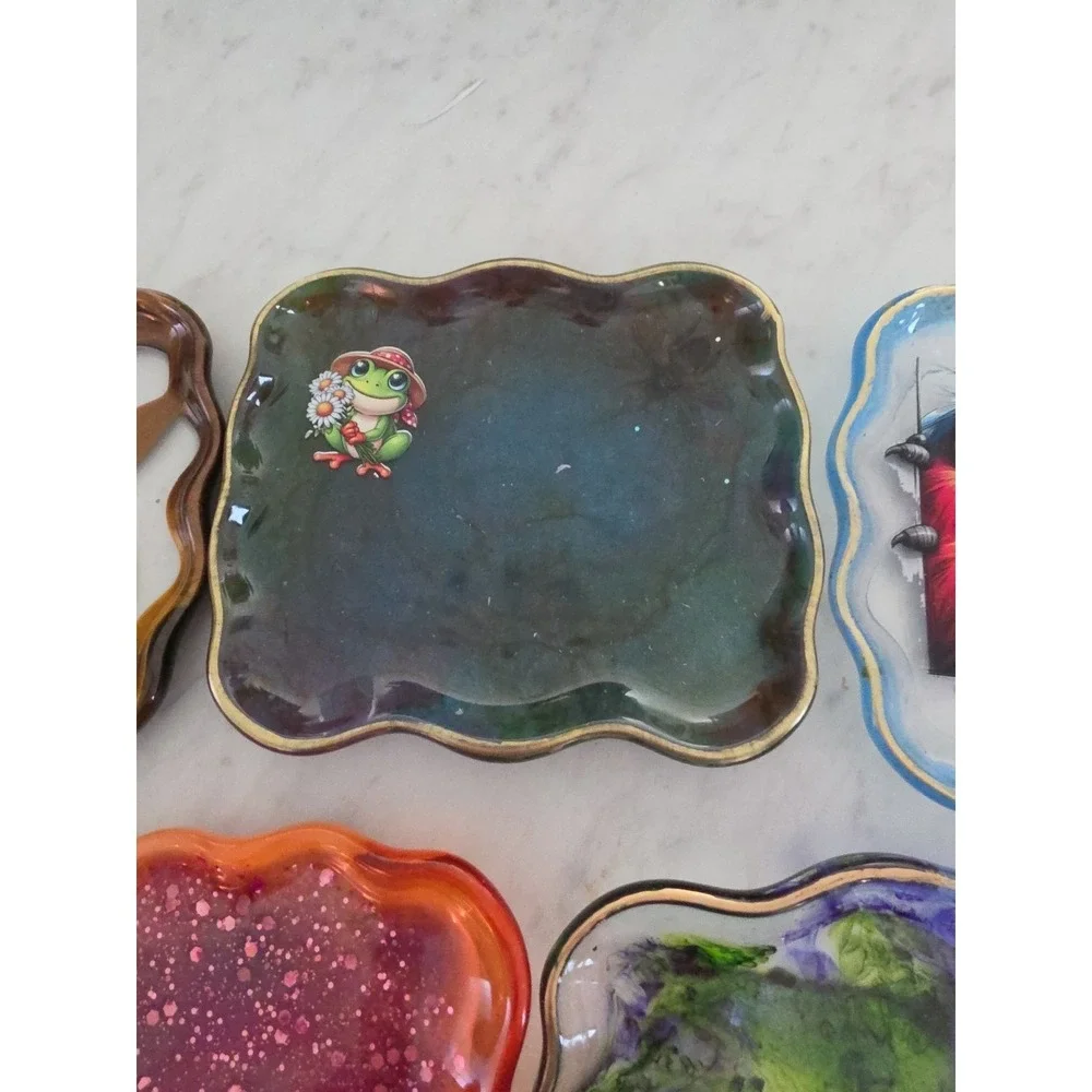 Handmade  Resin  Wavy Edge Plates